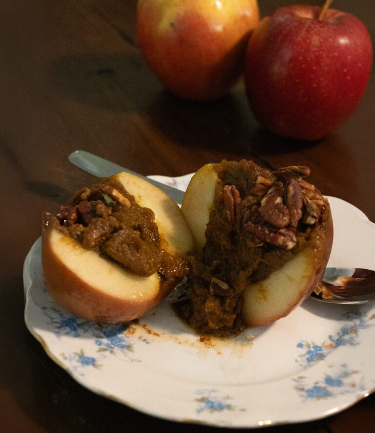 Pumpkin Pie Stuffed Apples + 4 Baked Apple Recipes