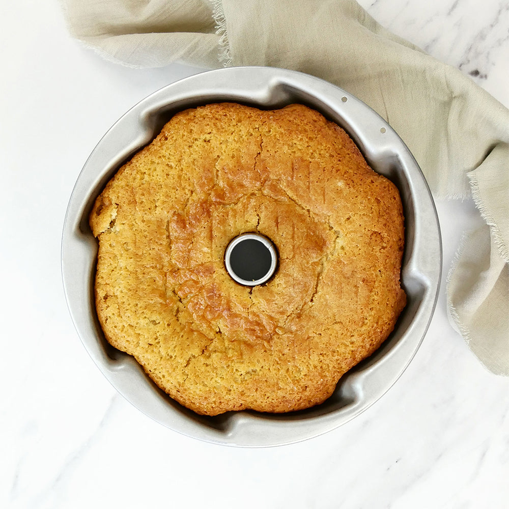 Non-Stick Swirl Tube Cake Pan – 10"