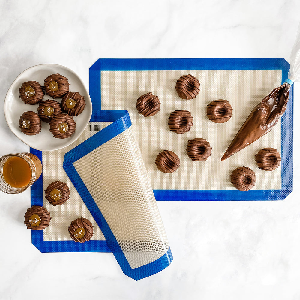 Quarter Sheet Pan with Silicone Baking Mat