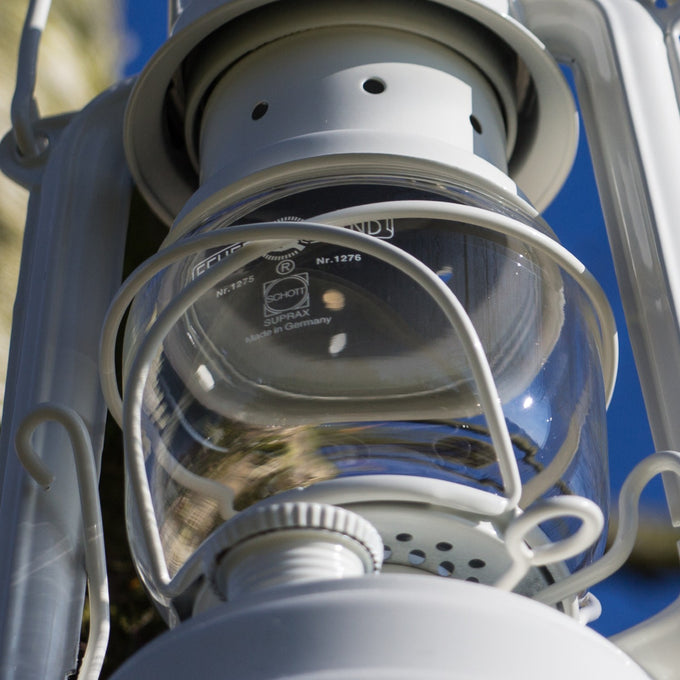 Clear replacement globe for lanterns designed to fit Feuerhand and Dietz 76 models, crafted from durable German glass for use in camping, emergency, and outdoor lighting.