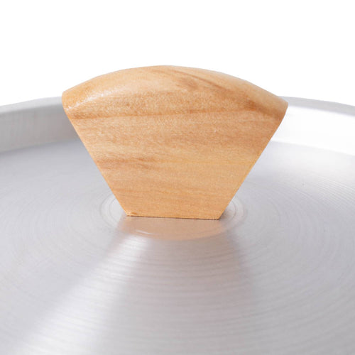 Close-up of a smooth wooden lid knob attached to a lightweight aluminum popcorn popper lid, part of cookware and Kitchen & Food collections designed for easy stovetop popcorn preparation.