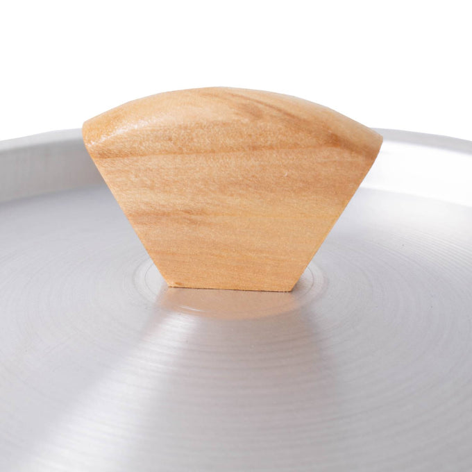 Close-up of a smooth wooden lid knob attached to a lightweight aluminum popcorn popper lid, part of cookware and Kitchen & Food collections designed for easy stovetop popcorn preparation.