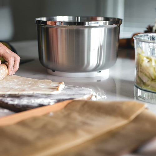 Polished stainless steel mixing bowl with splash ring designed for universal kitchen mixers, ideal for baking and cooking, featured in Kitchen & Food and Baking Supplies collections.