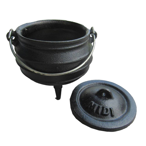 Small cast iron pot with three built-in legs and detachable lid marked "Midi," pre-seasoned with flaxseed oil, ideal for outdoor dining and kitchen use, featured in Kitchen & Food and Cast Iron collections.