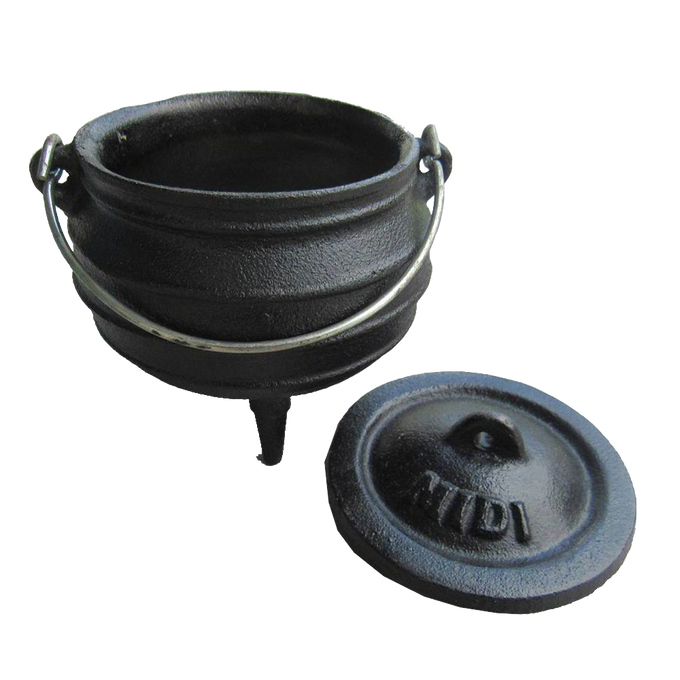 Small cast iron pot with three built-in legs and detachable lid marked "Midi," pre-seasoned with flaxseed oil, ideal for outdoor dining and kitchen use, featured in Kitchen & Food and Cast Iron collections.